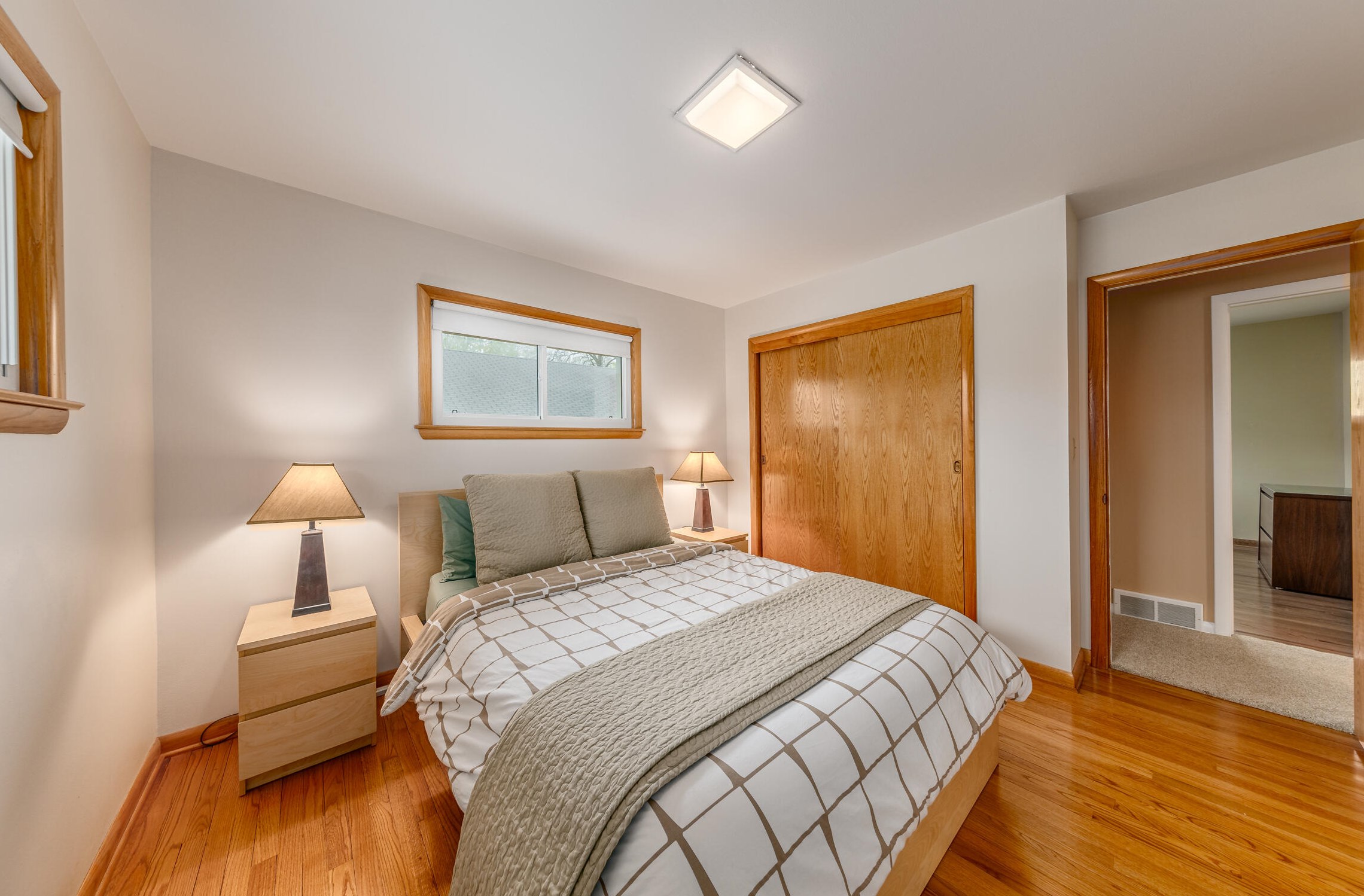 7535 Seneca Rd, Milwaukee WI 53217-3142 exterior