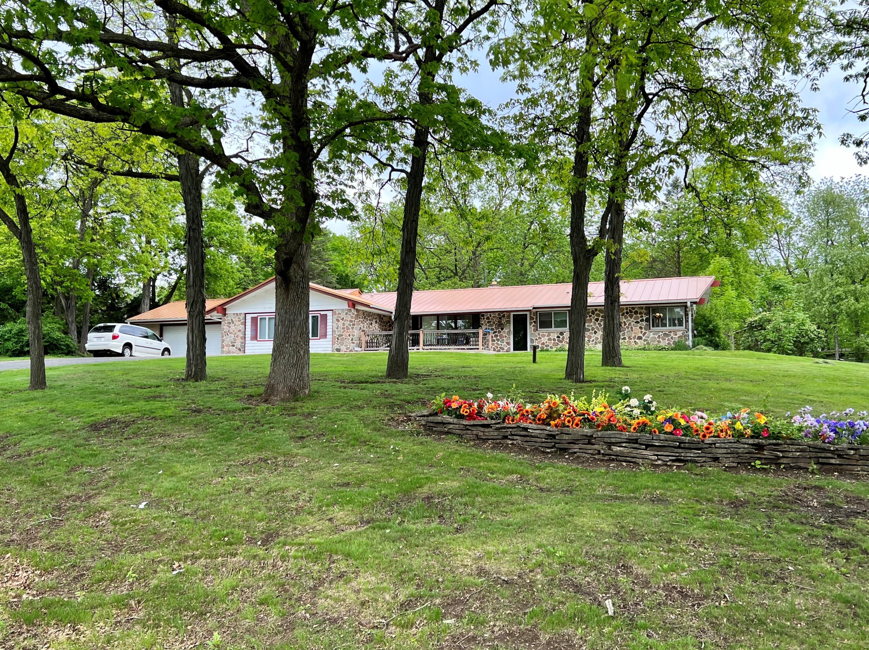 21530 W Lochleven Ln, Waukesha, WI 53146