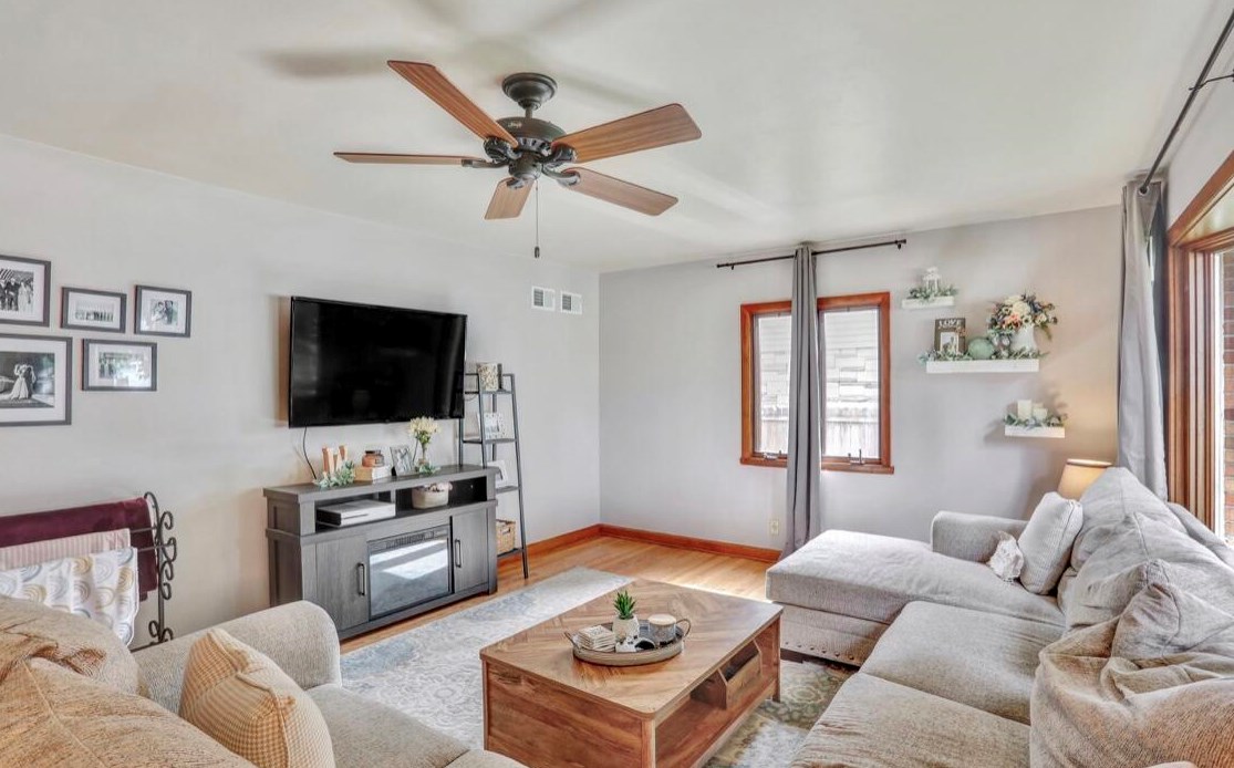 1638 Monroe Ave, South Milwaukee, WI 53172-1838
