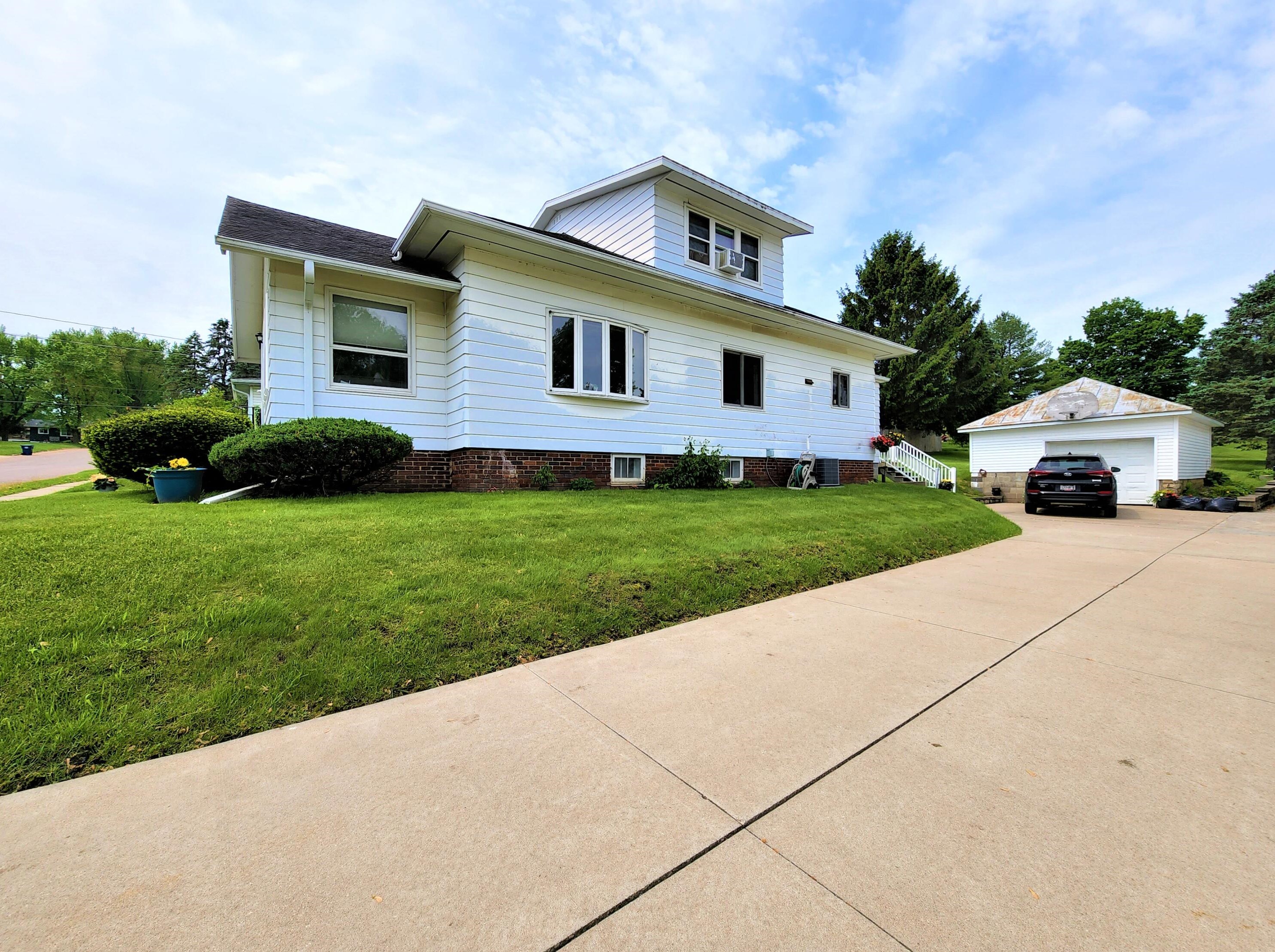 508 16th Ave, Newburg Corners, WI 54614-8712