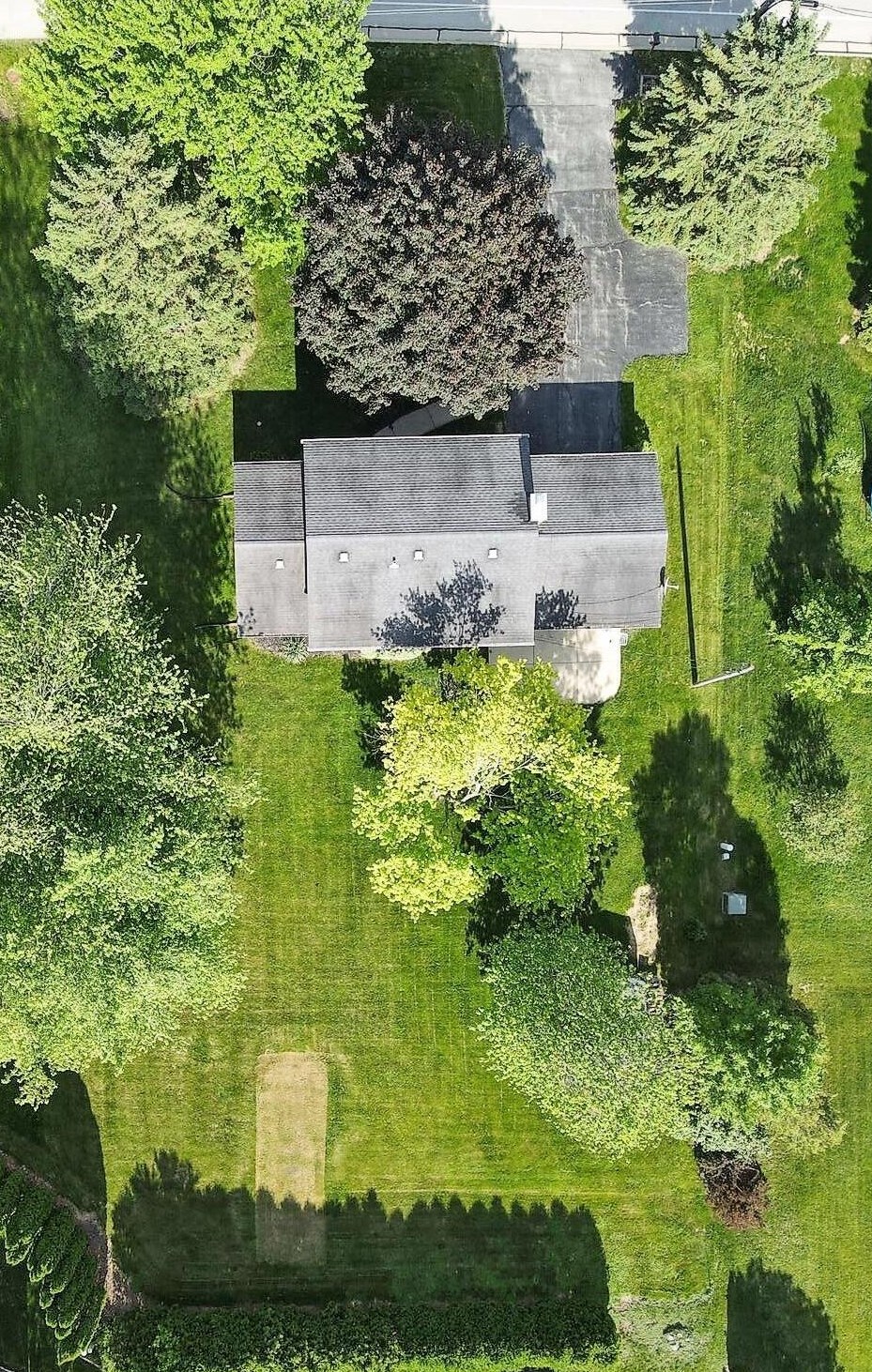 8021 51st St, Hales Corners, WI 53132-9276