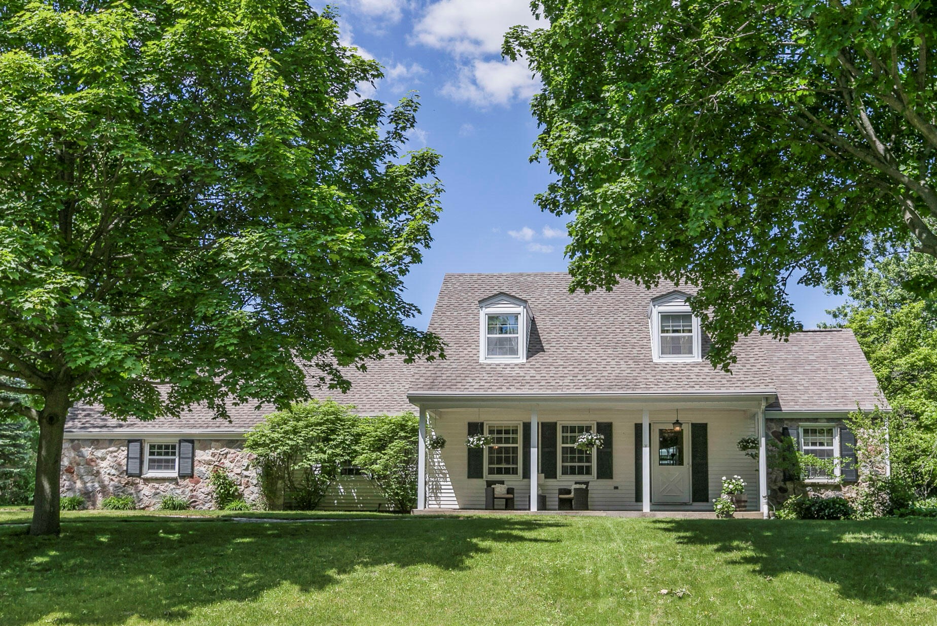 2718 Village Grn, Racine, WI 53406-1937