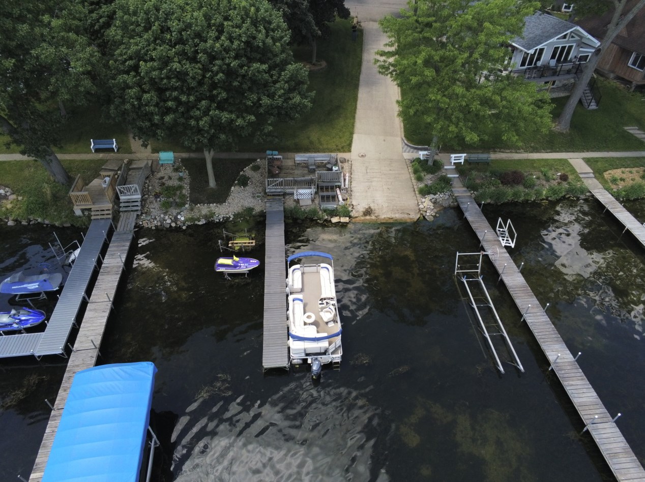 1500 N Shore Park Ln, Delavan, WI 53115