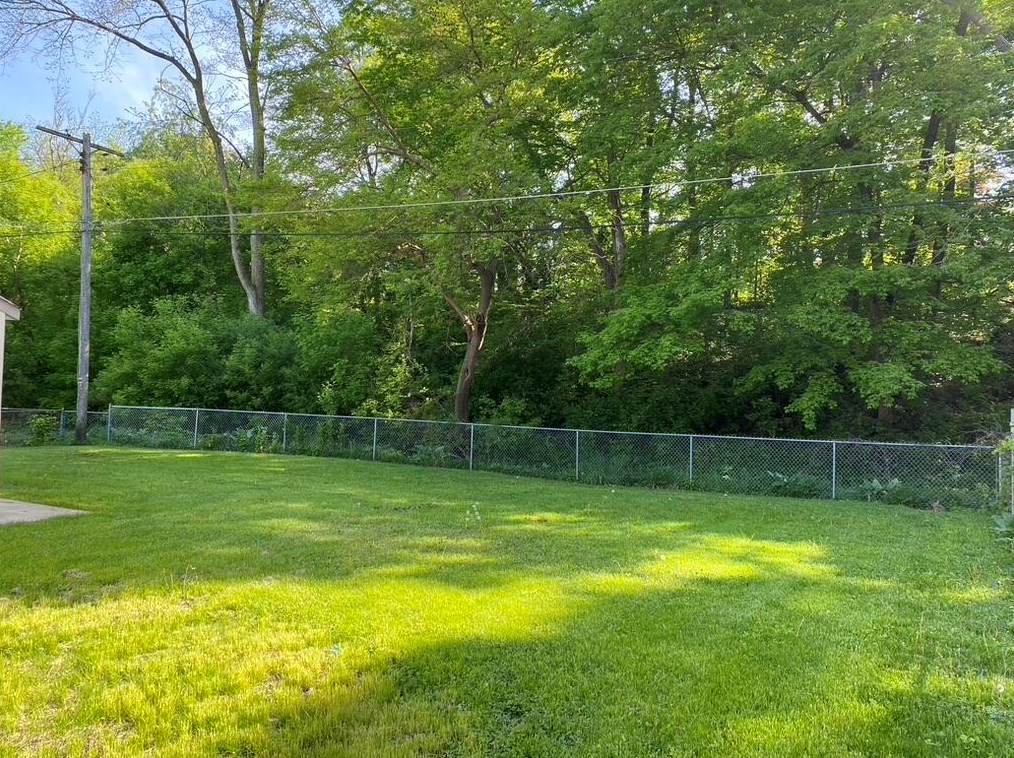 2817 Eisenhower Dr, Racine, WI 53405-2113