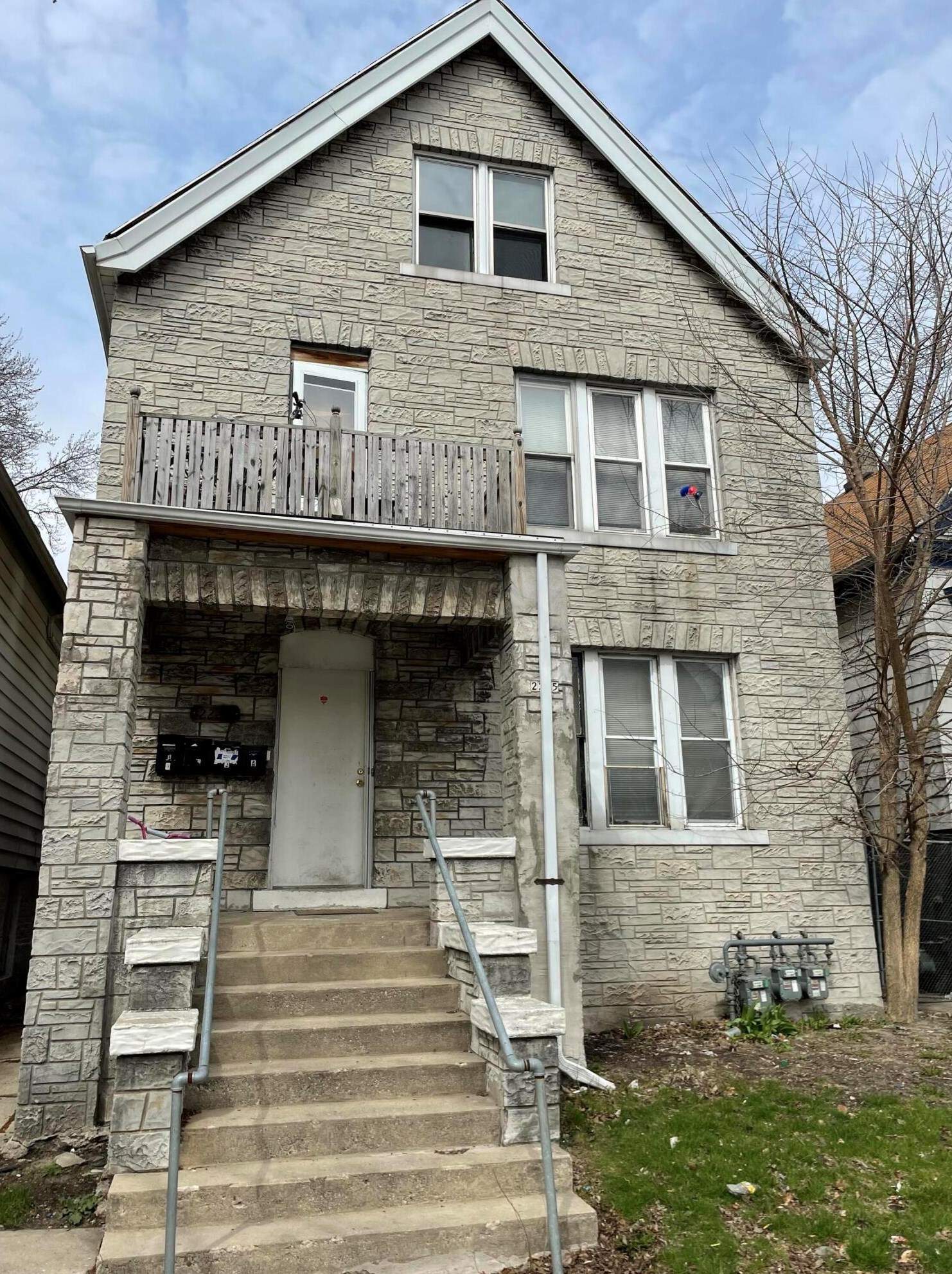 2225 15th St, Milwaukee WI  53215-2777 exterior