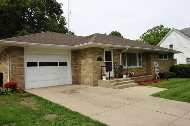108 Linden St, Fort Atkinson, WI 53538-1413