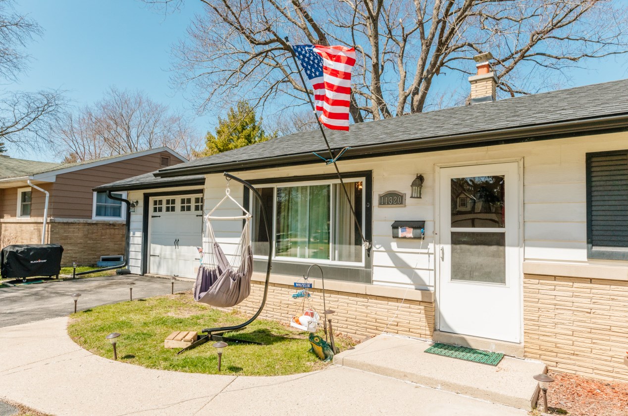 11320 Parnell Ave, Hales Corners, WI 53130-1827