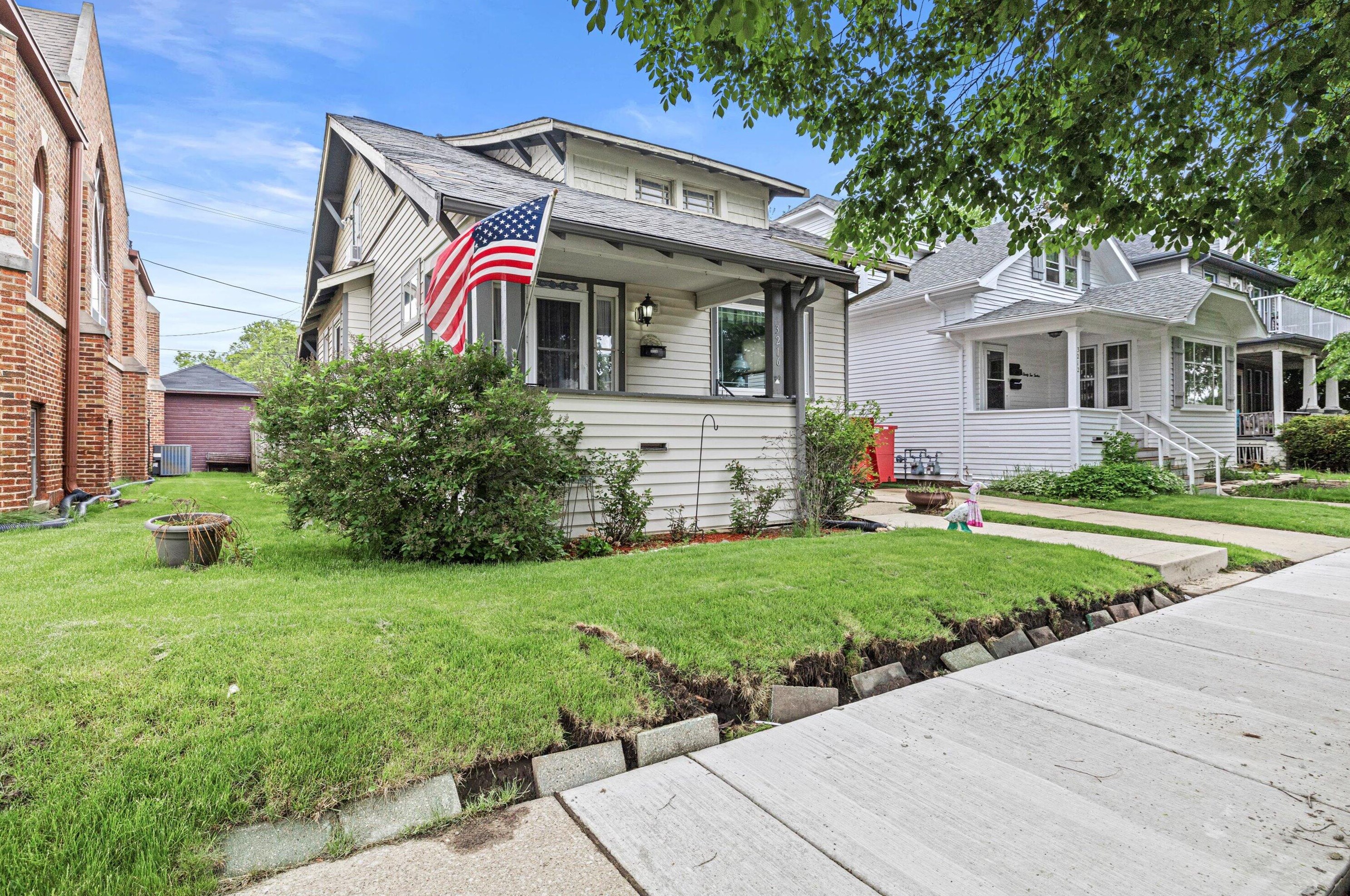 3216 Wright Ave, Racine, WI 53405-3477