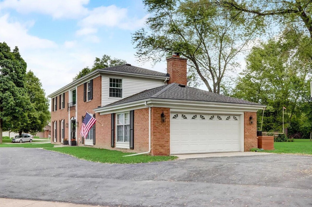 5901 Glen Haven Dr, Greendale, WI 53129