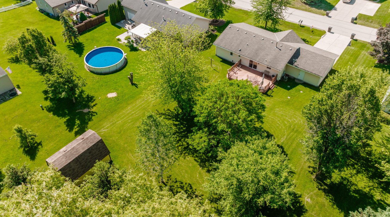7816 Margaret Ln, Hales Corners, WI 53132-9767