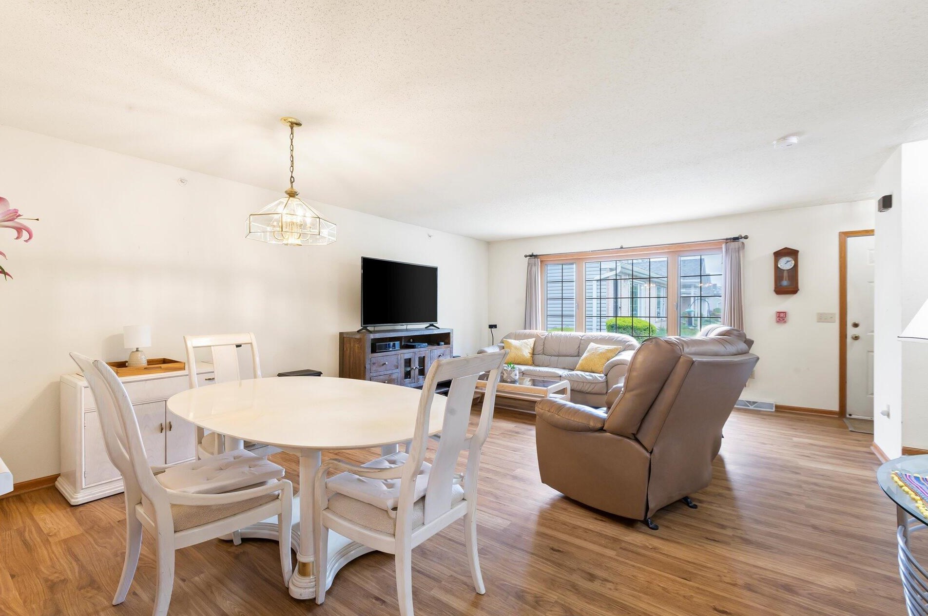 10380 Whitnall Edge Cir, Hales Corners, WI 53132-2841
