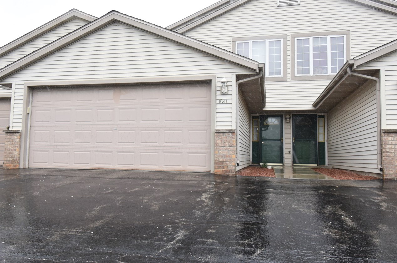 881 Loos St, Hartford WI  53027-2902 exterior