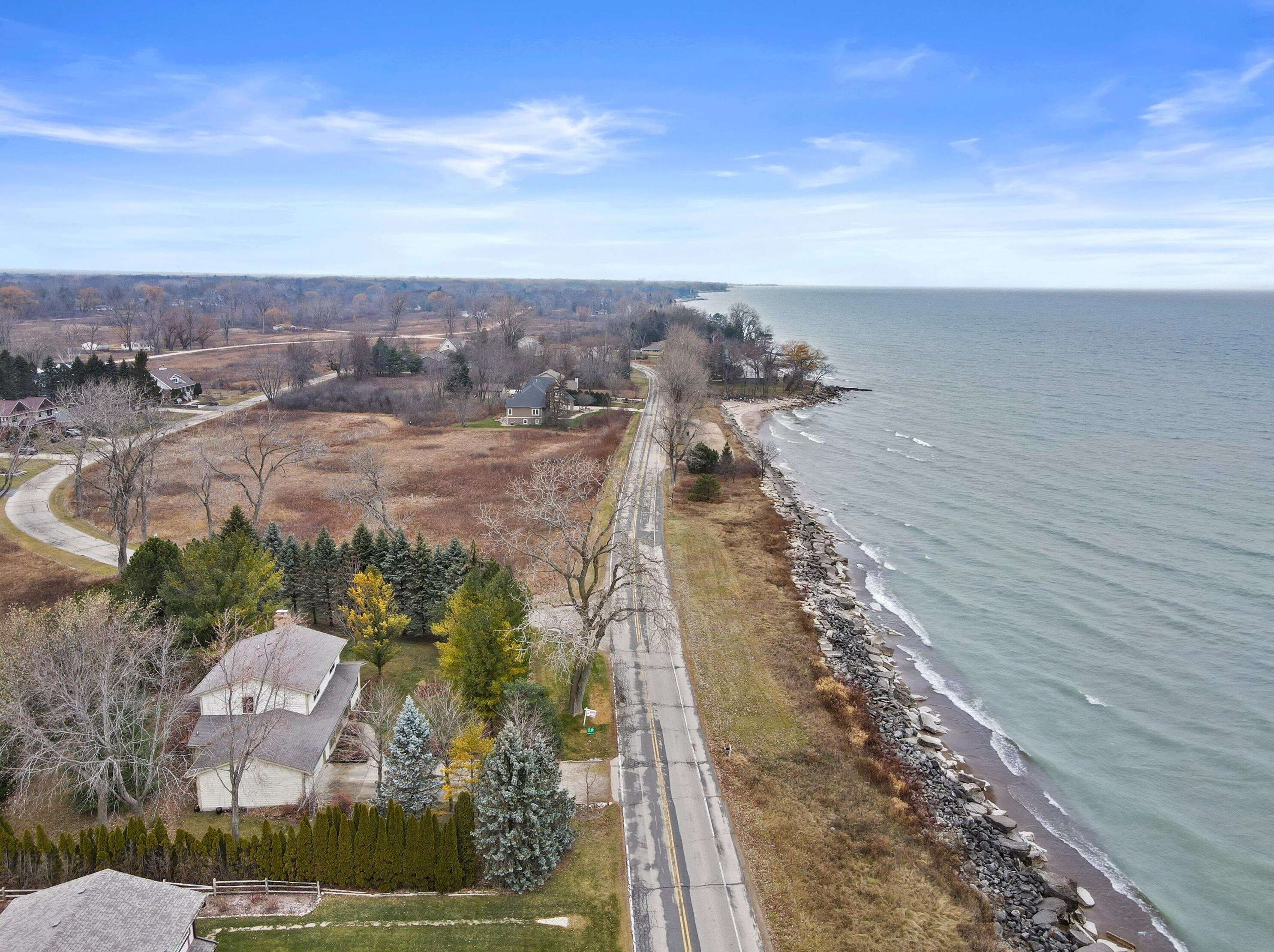 10604 Lakeshore Dr, Kenosha, WI 53158