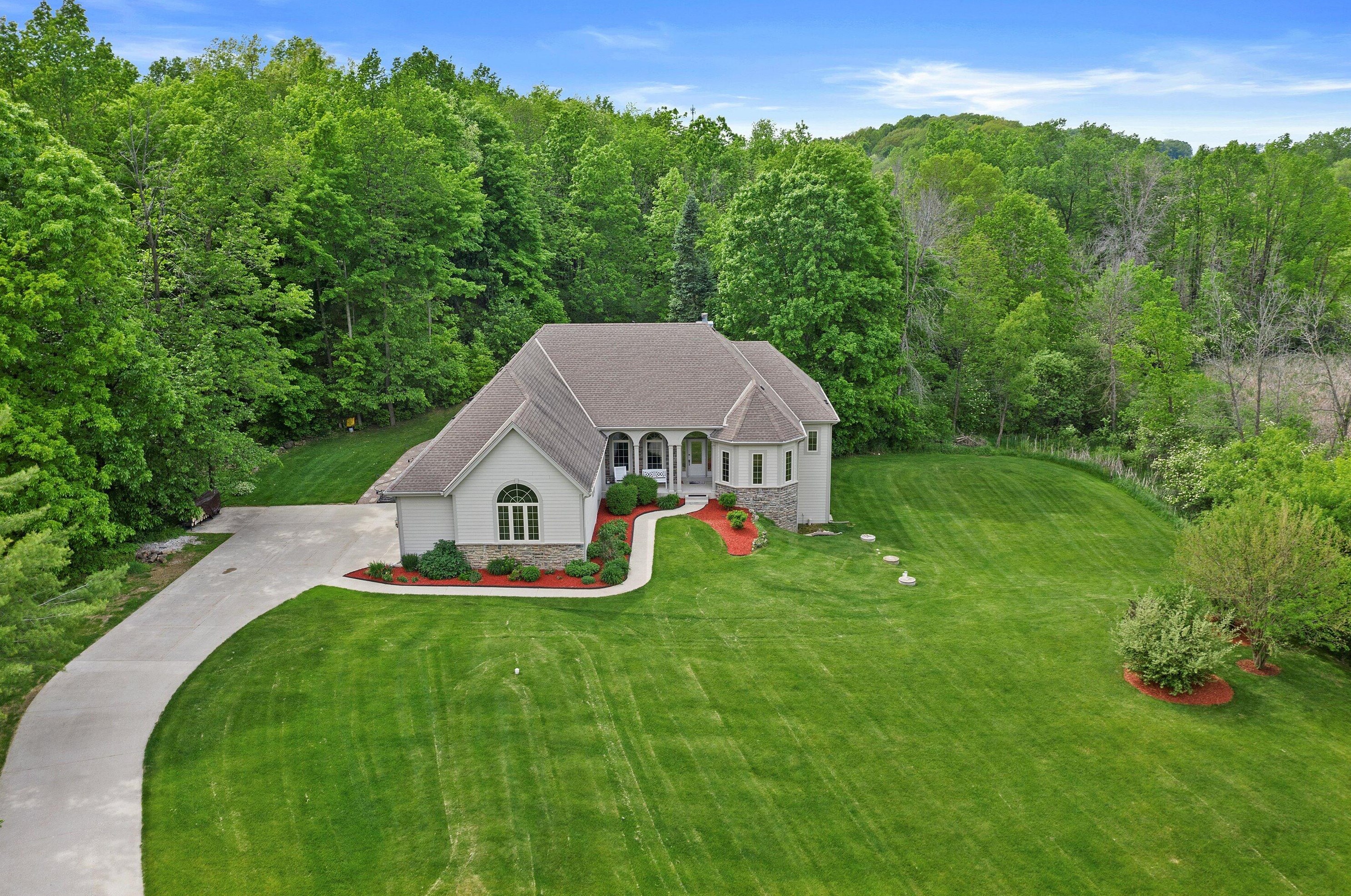 4079 Foxbury Ct, Slinger, WI 53086