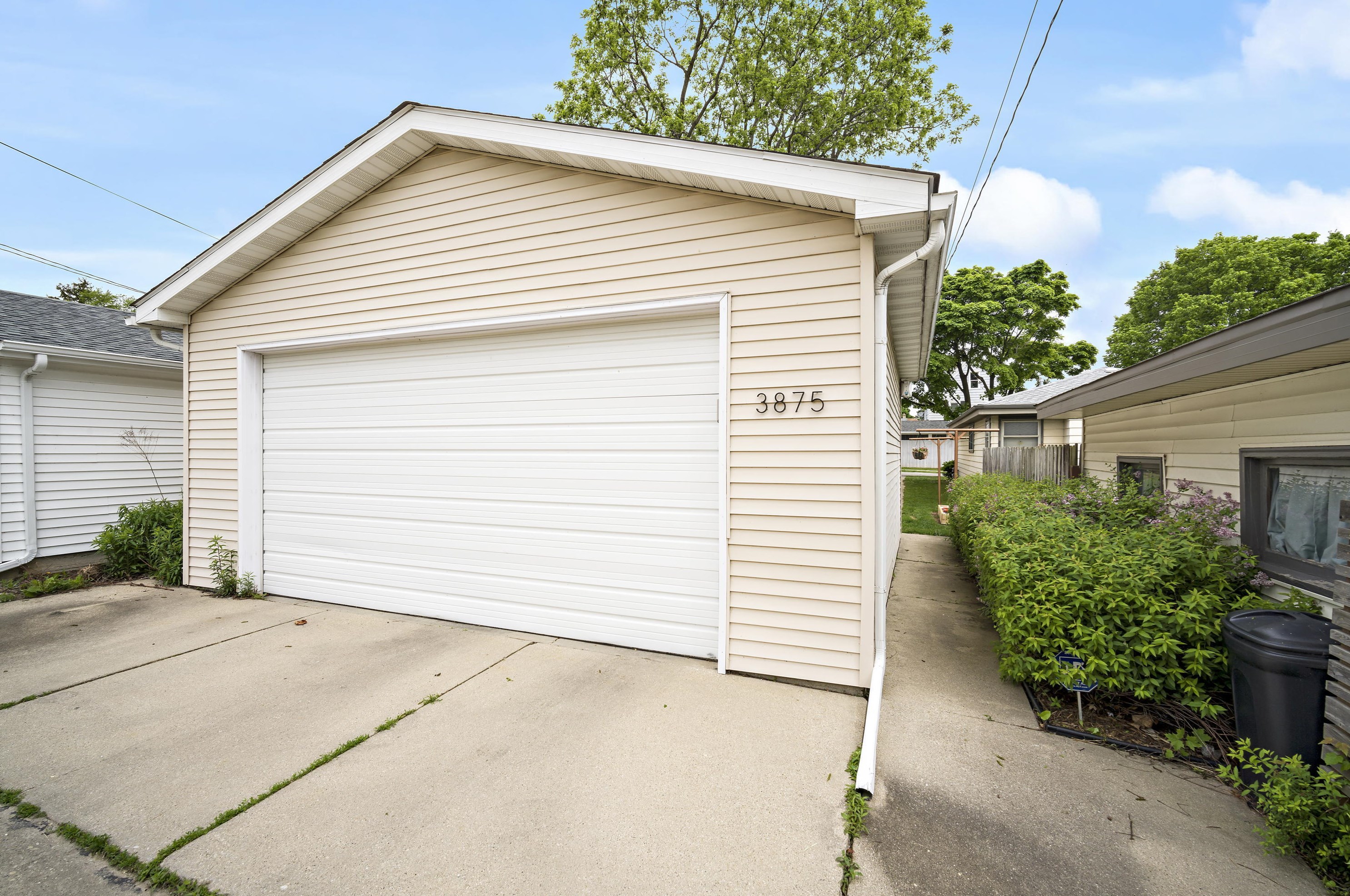 3875 Pulaski Ave, Cudahy WI 53110-1928 exterior