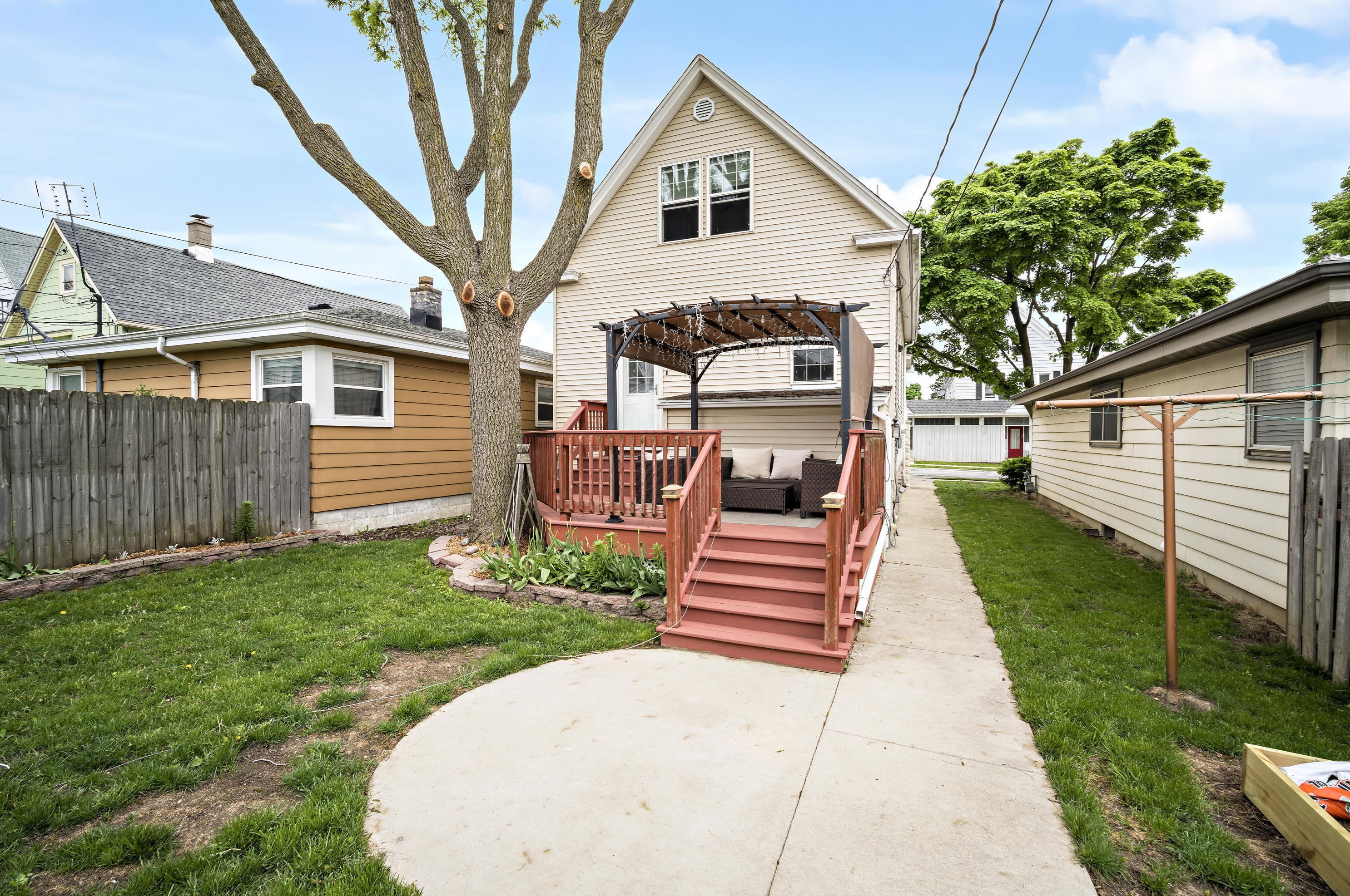 3875 Pulaski Ave, Cudahy WI 53110-1928 exterior