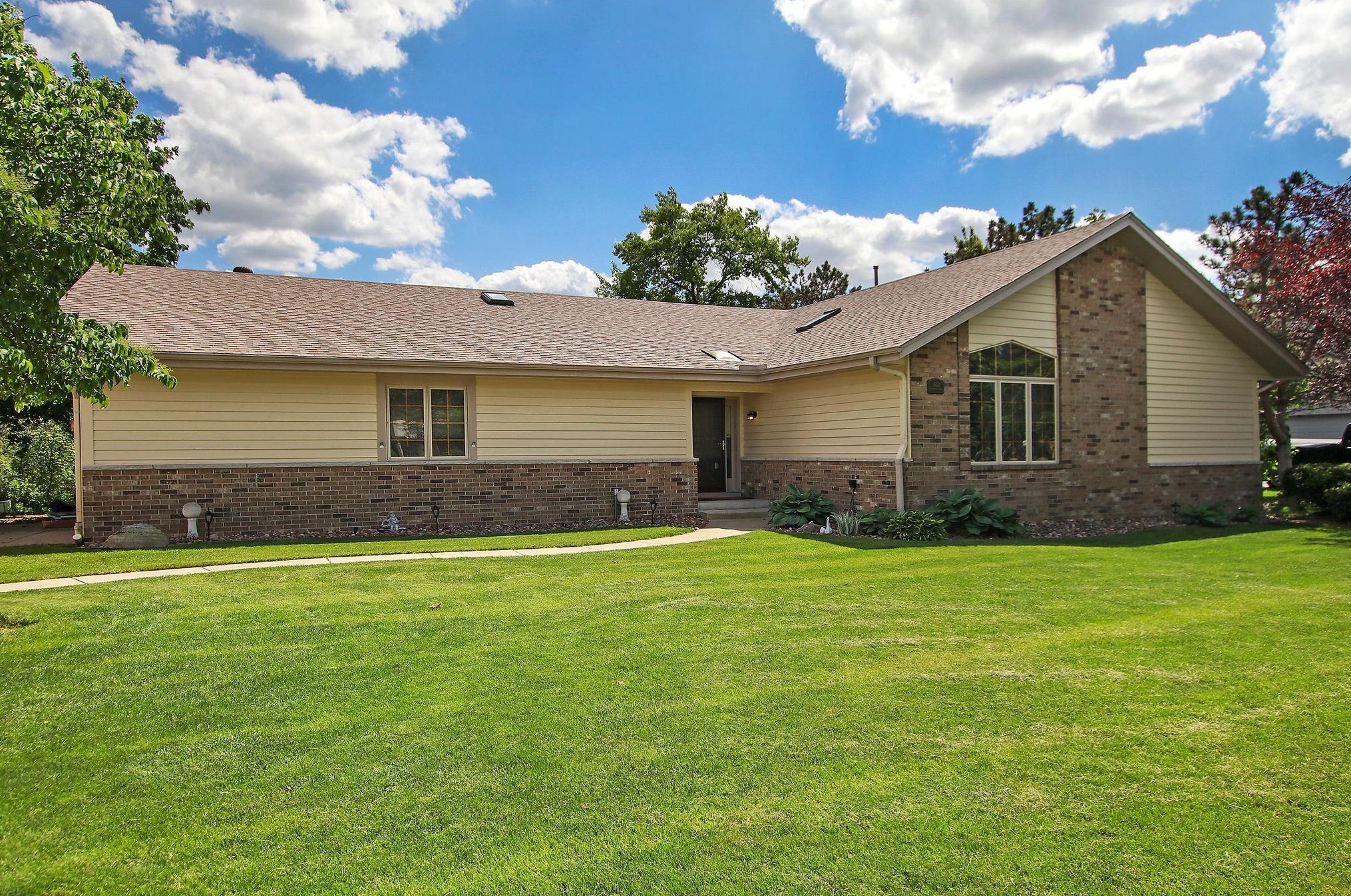 4821 Newport Ln, Racine, WI 53403-4433