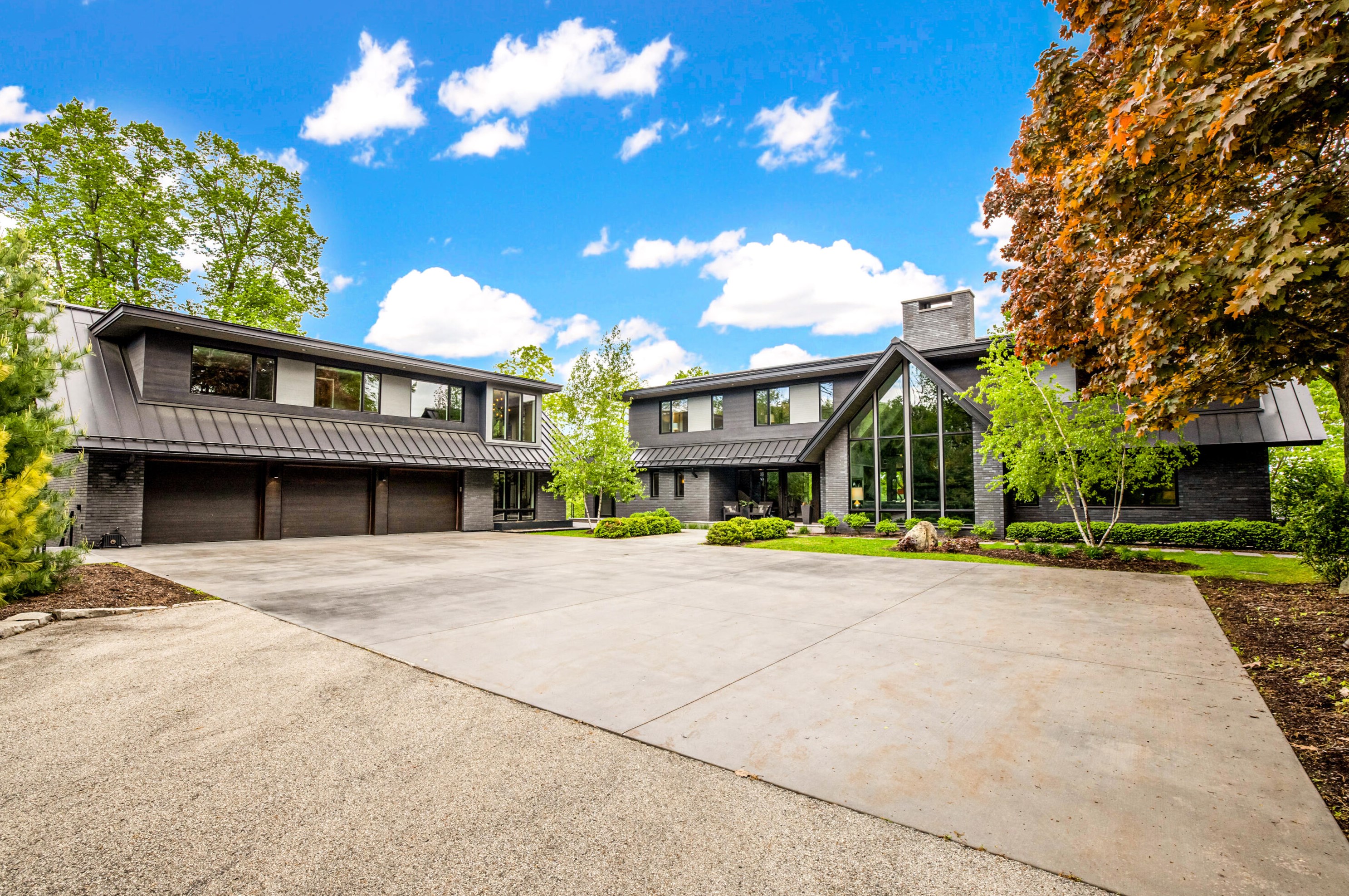 6402 N Chenequa Ln, Chenequa, WI 53029