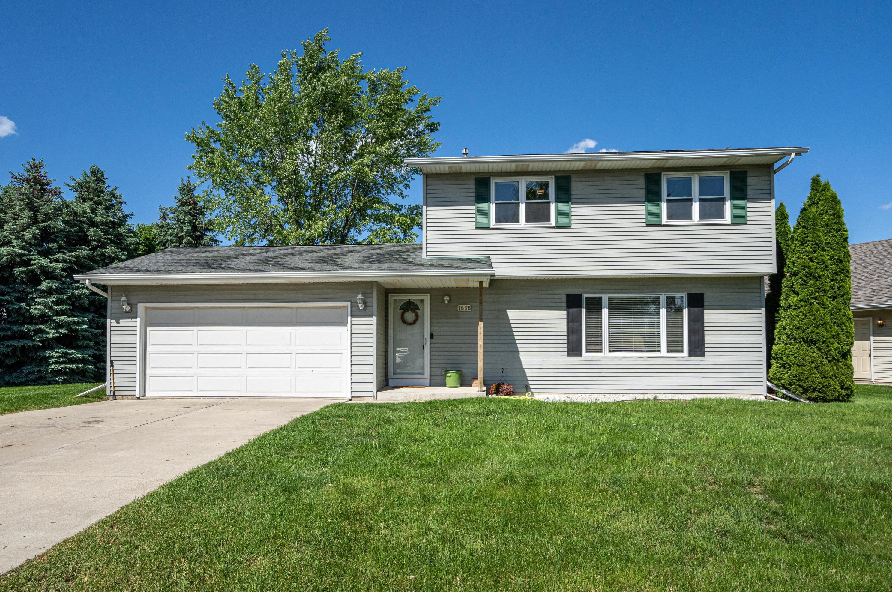 1656 Stoddard Ln, Racine, WI 53406-4388