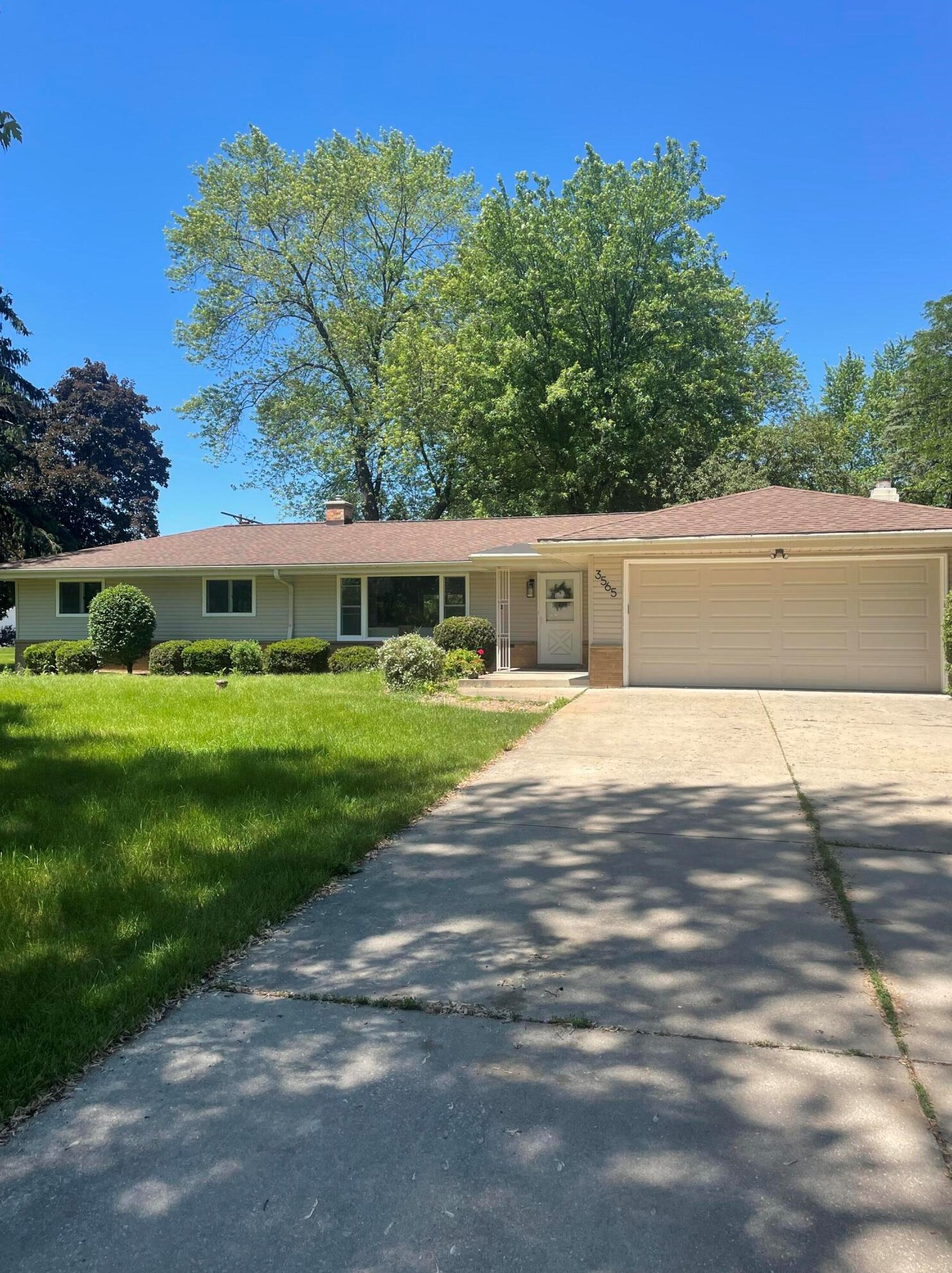 3565 Sunnycrest Dr, Brookfield, WI 53005
