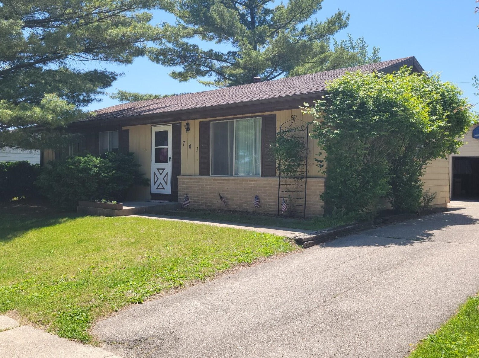 741 Chicory Rd, Lyons, WI 53105-1615