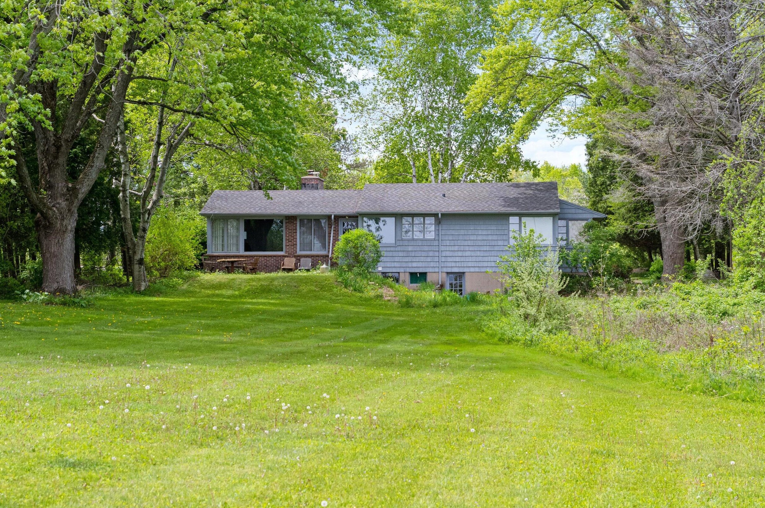 13530 N Lakewood Dr, Thiensville, WI 53097