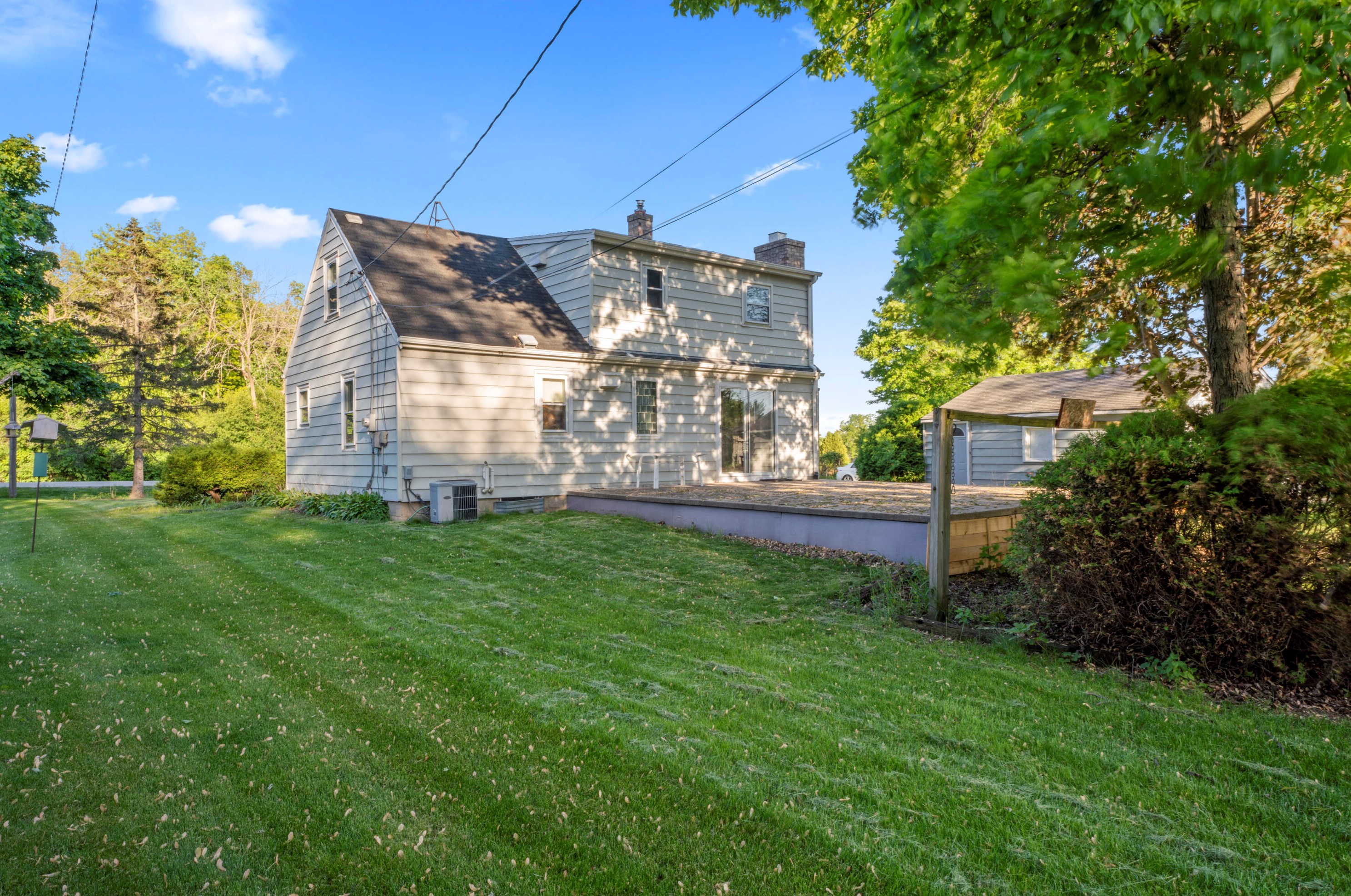 7465 Shepard Ave, Oak Creek WI  53154-2215 exterior