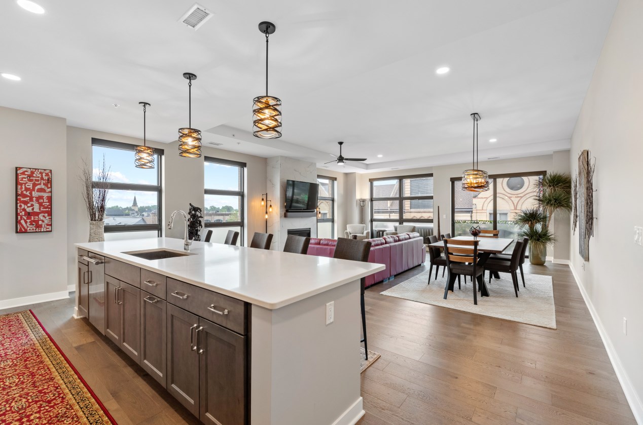 215 E Pleasant St #301, Oconomowoc, WI 53066