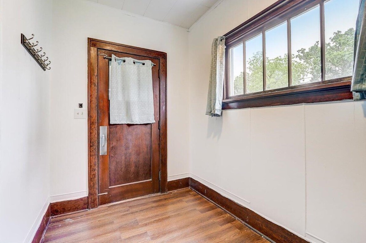213 S University Ave, Beaver Dam, WI 53916