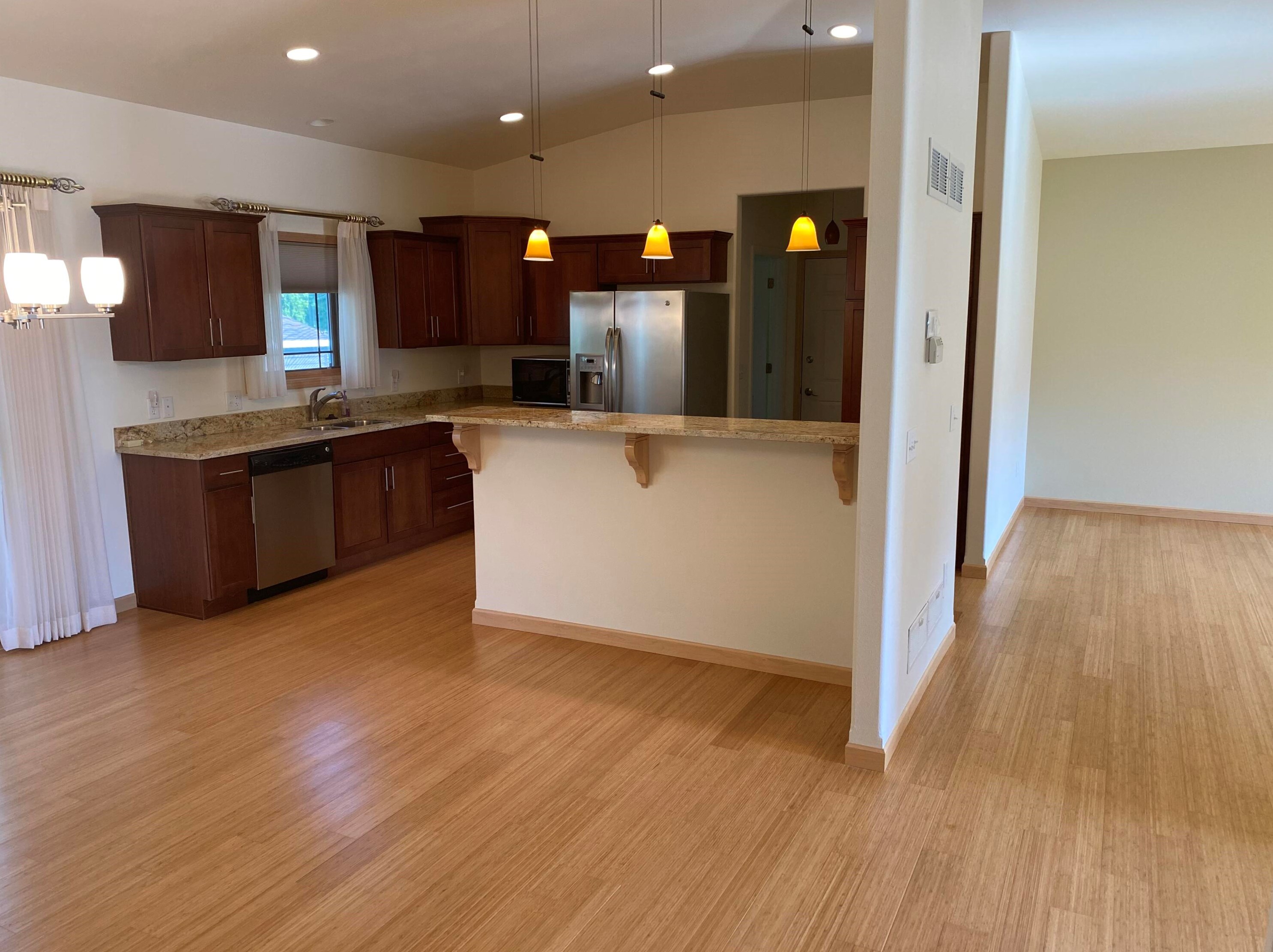 925 River Bluff Dr, Manitowoc, WI 54220