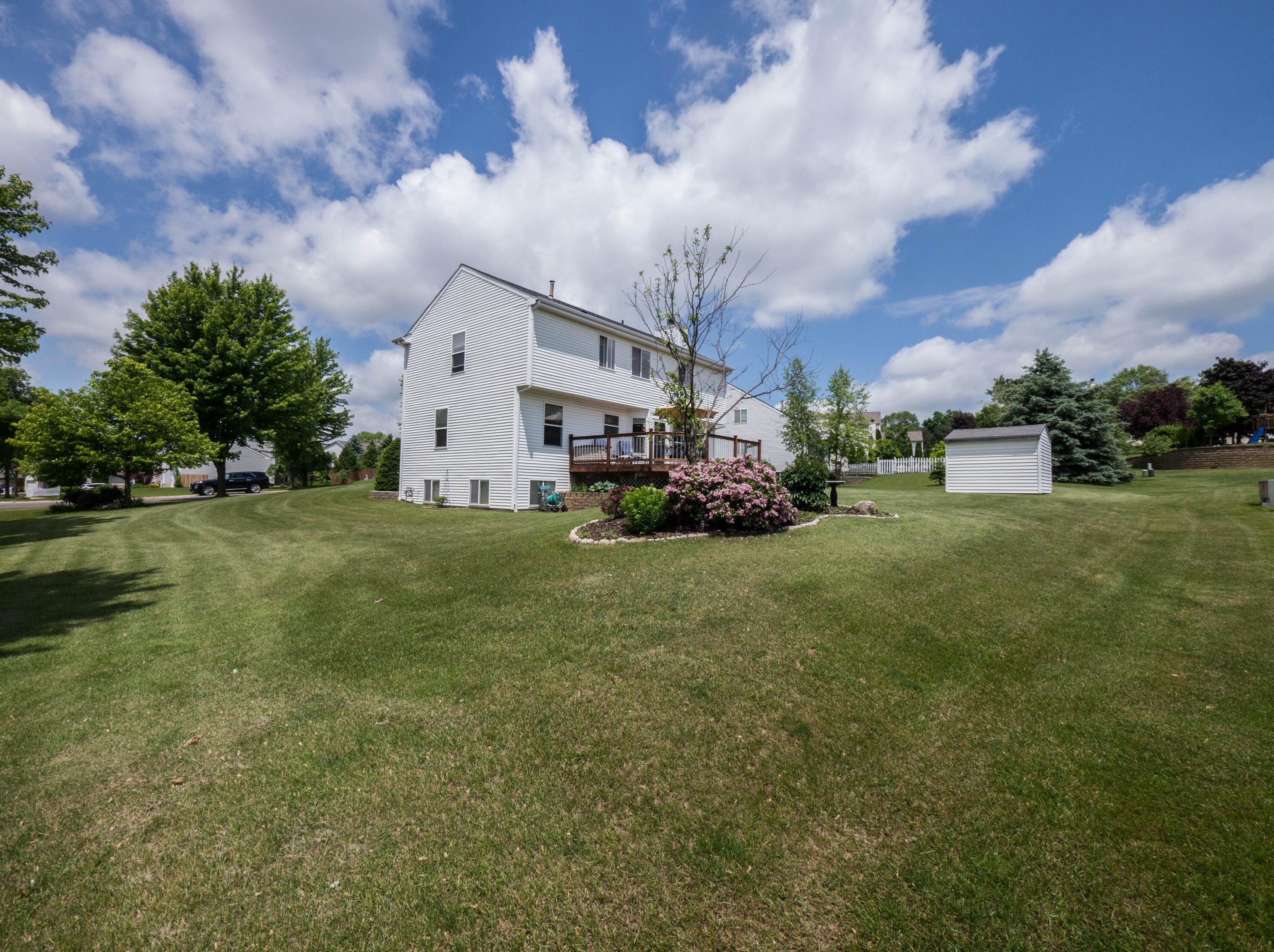 864 Harding Dr, Hartford, WI 53027-9283