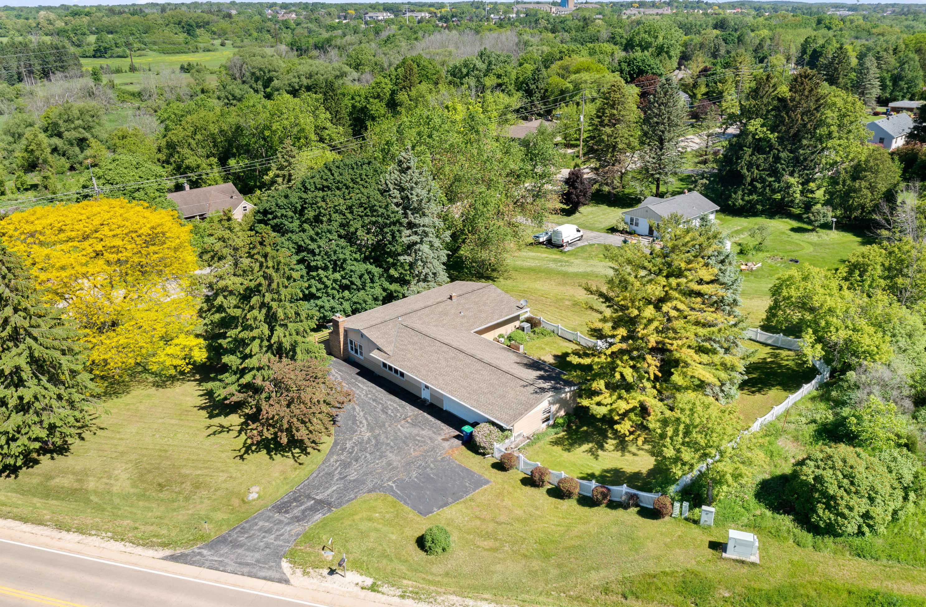 1904 Lakefield Rd, Cedarburg, WI 53012