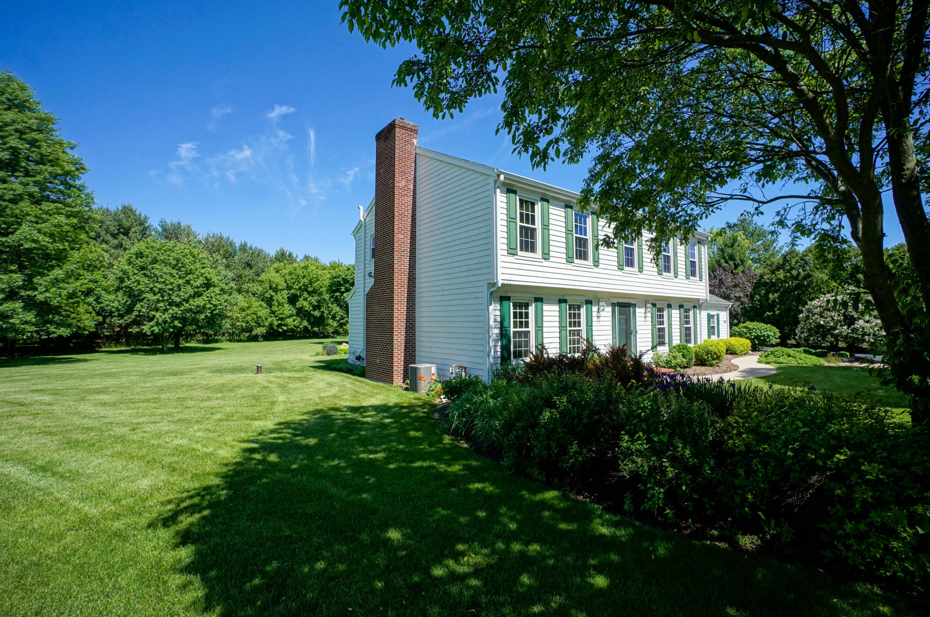 373 Nickelby Ct, Delafield, WI 53018-1158