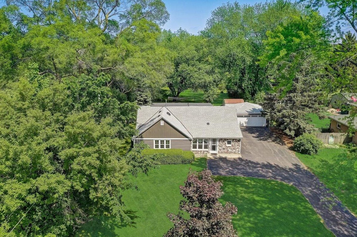 943 Emmertsen Rd, Racine, WI 53406-3905