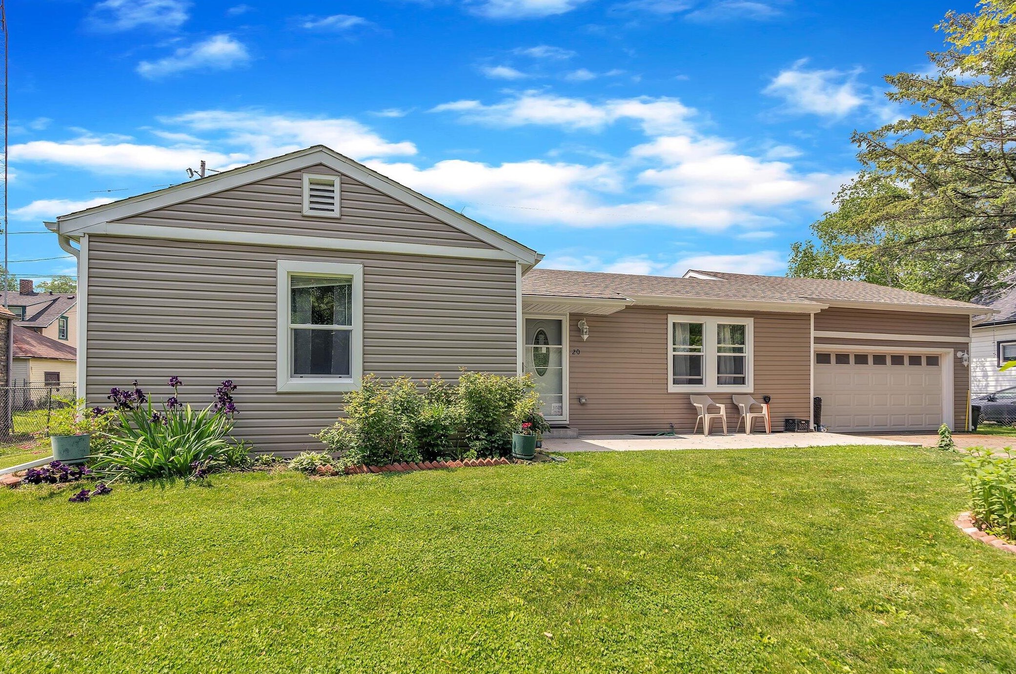 20 Mckinley Ave, Racine, WI 53404-3414