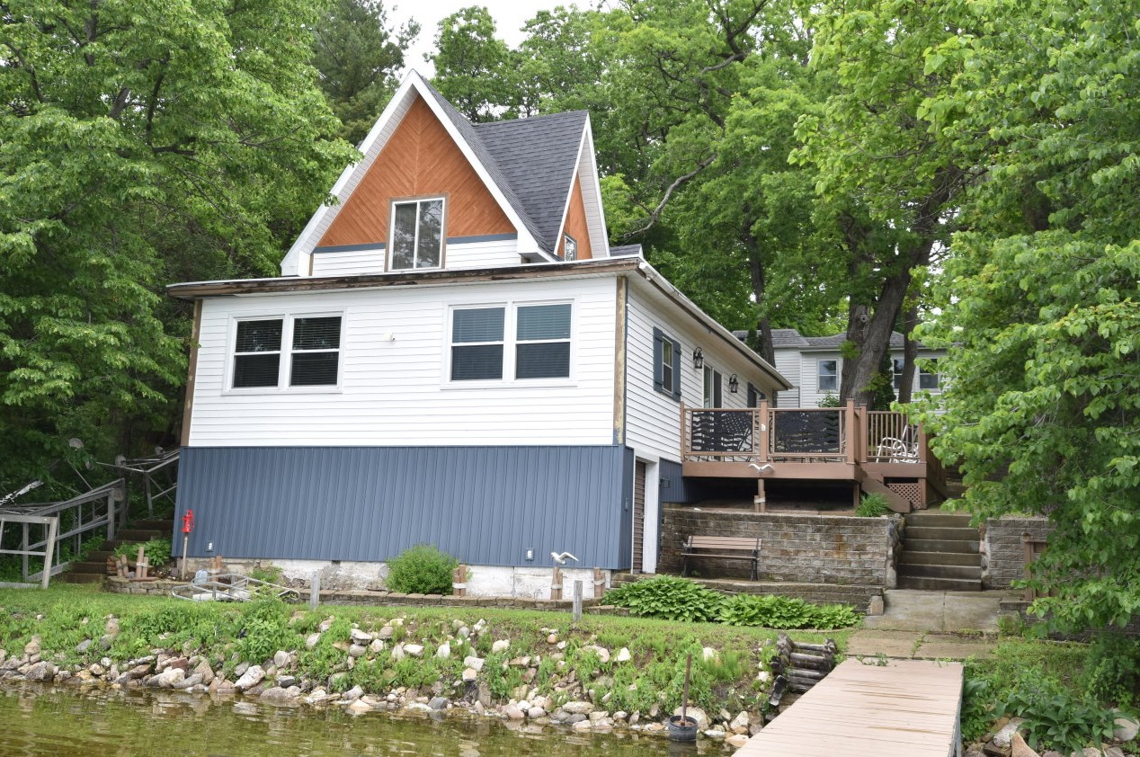 33145 Cardinal Trl, Lyons, WI 53105-9288