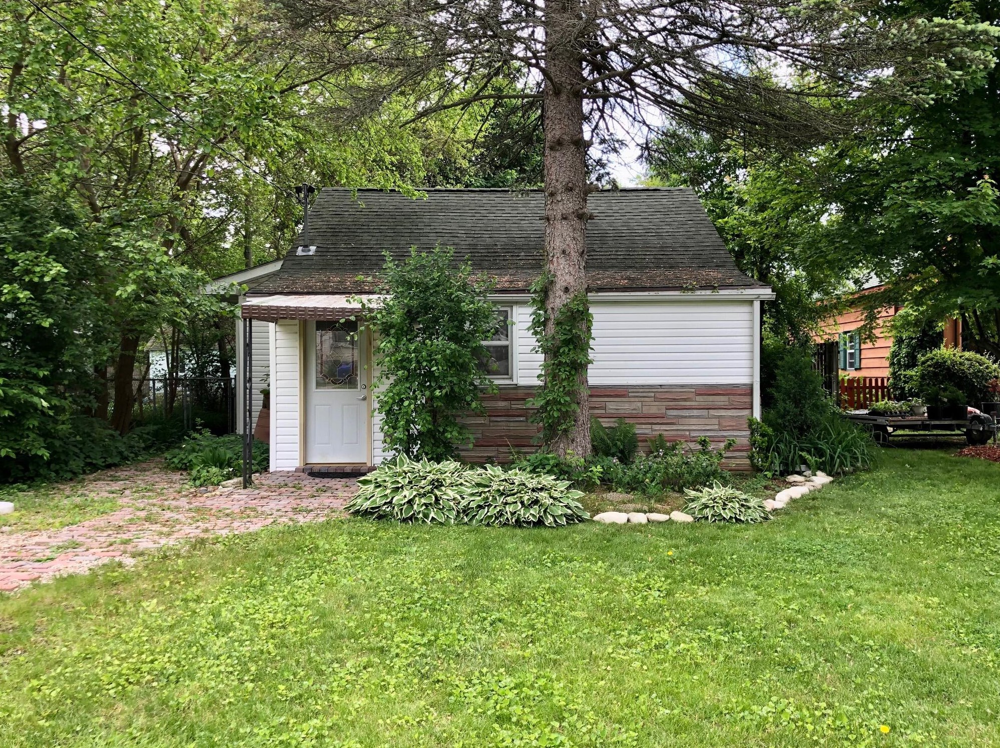 909 83rd St, Kenosha, WI 53143