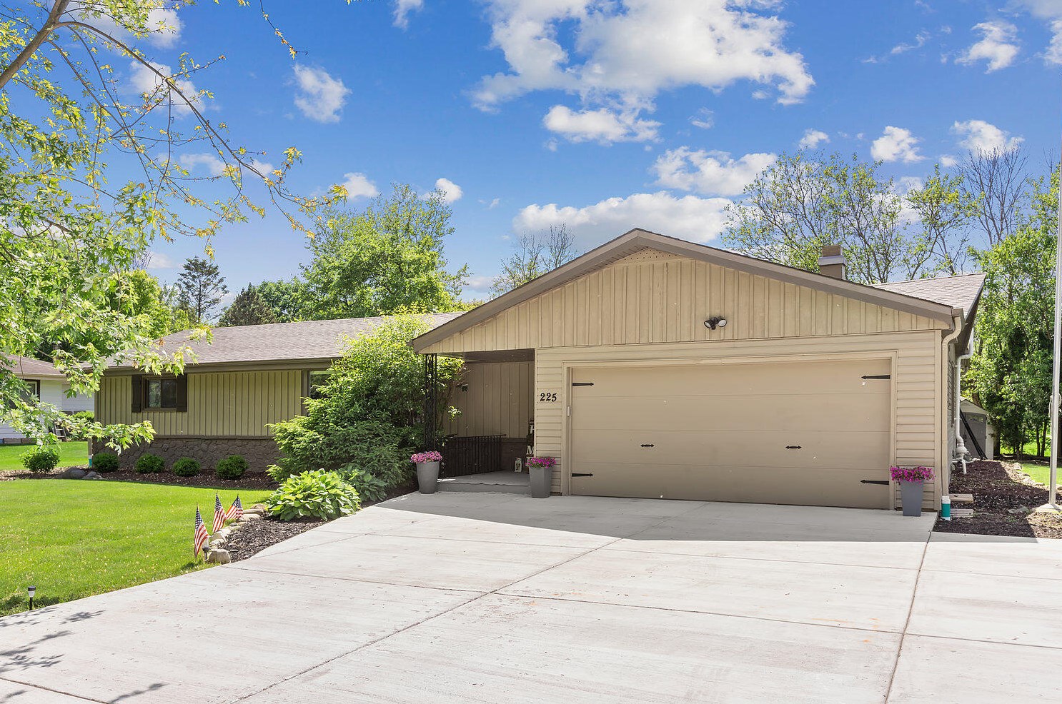 225 166th St, Brookfield, WI 53005-3936