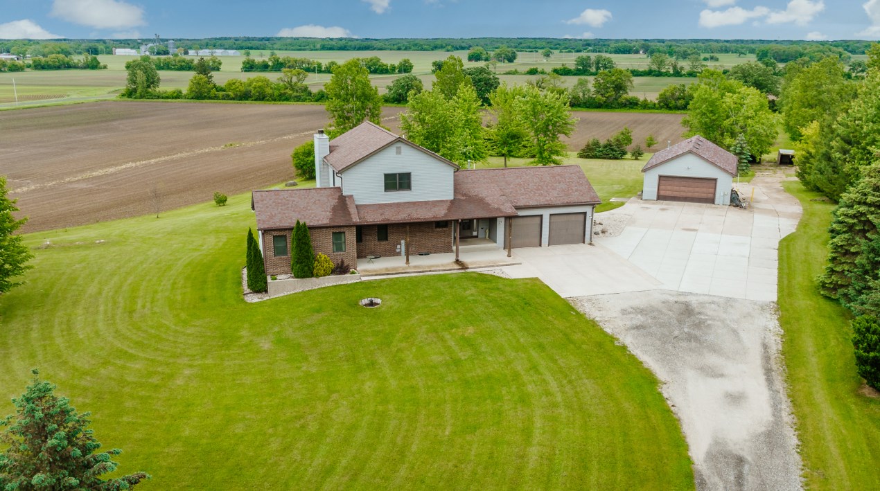 2101 Crossway Rd, Lyons, WI 53105