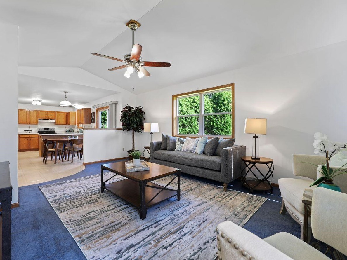 990 Keri Ln, Oak Creek, WI 53154-7048
