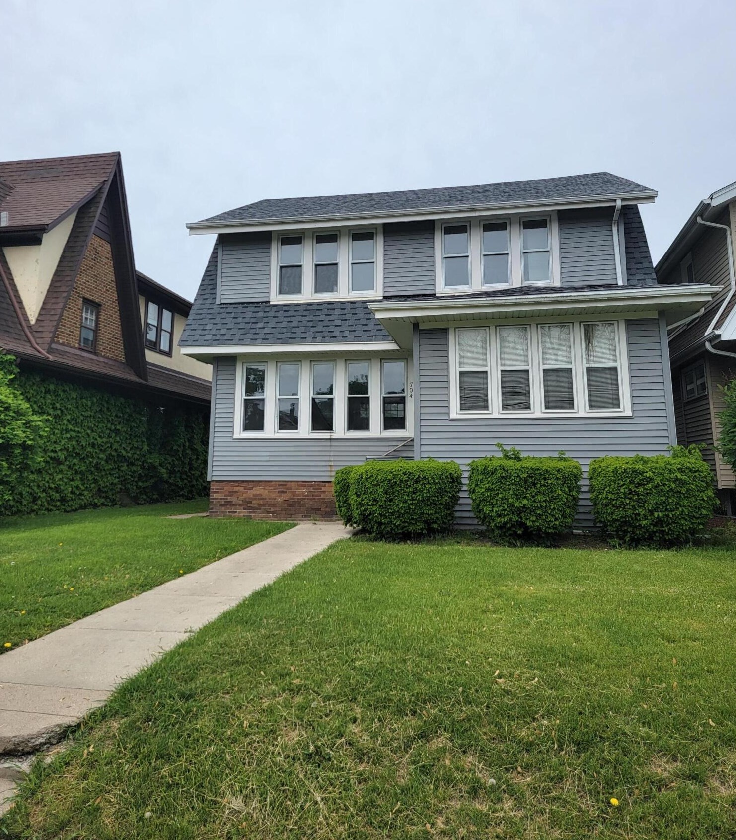 704 Blaine Ave, Racine WI  53405-2406 exterior