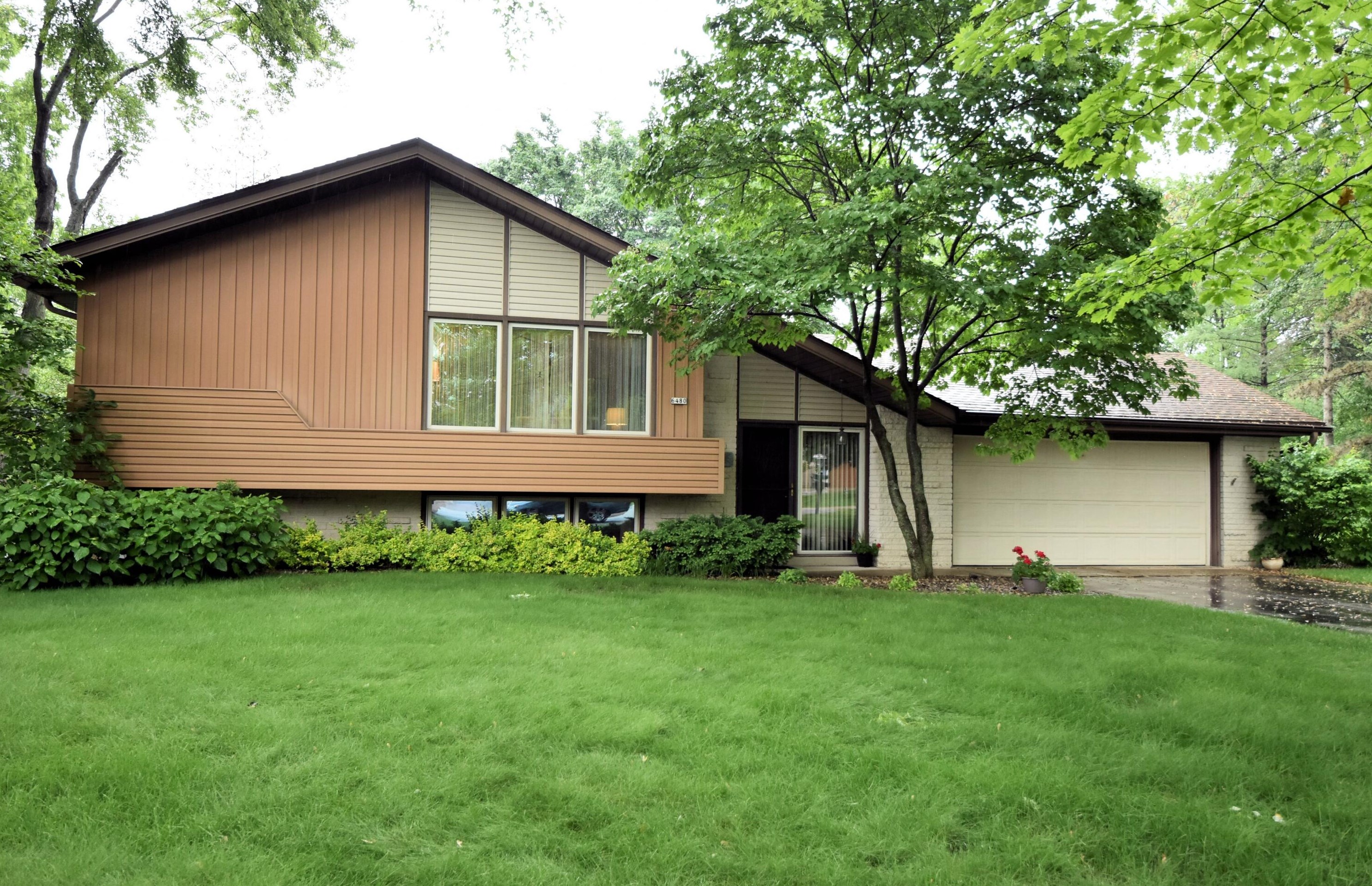 6480 118th Ct, Hales Corners, WI 53132-1174