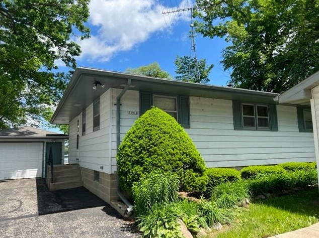 33918 S Lakeshore Dr, Lyons, WI 53105