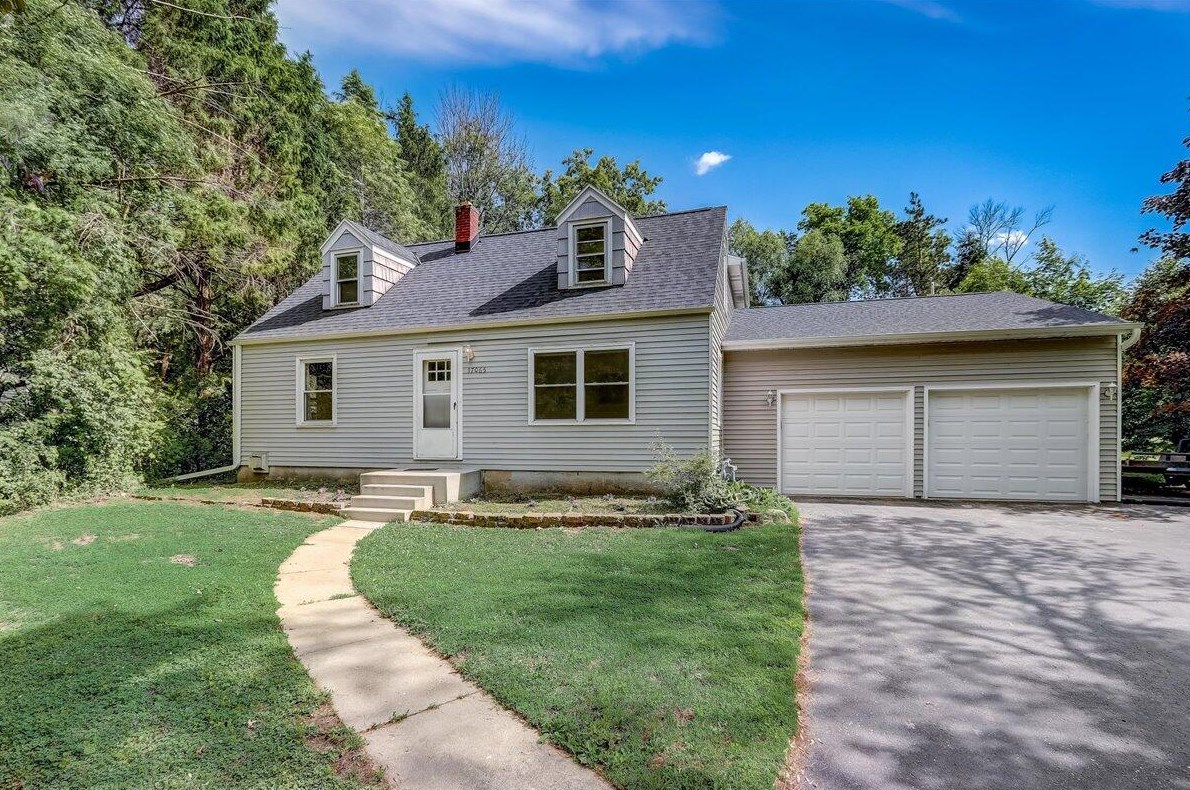 17065 Judith Ln, Brookfield, WI 53005-6331