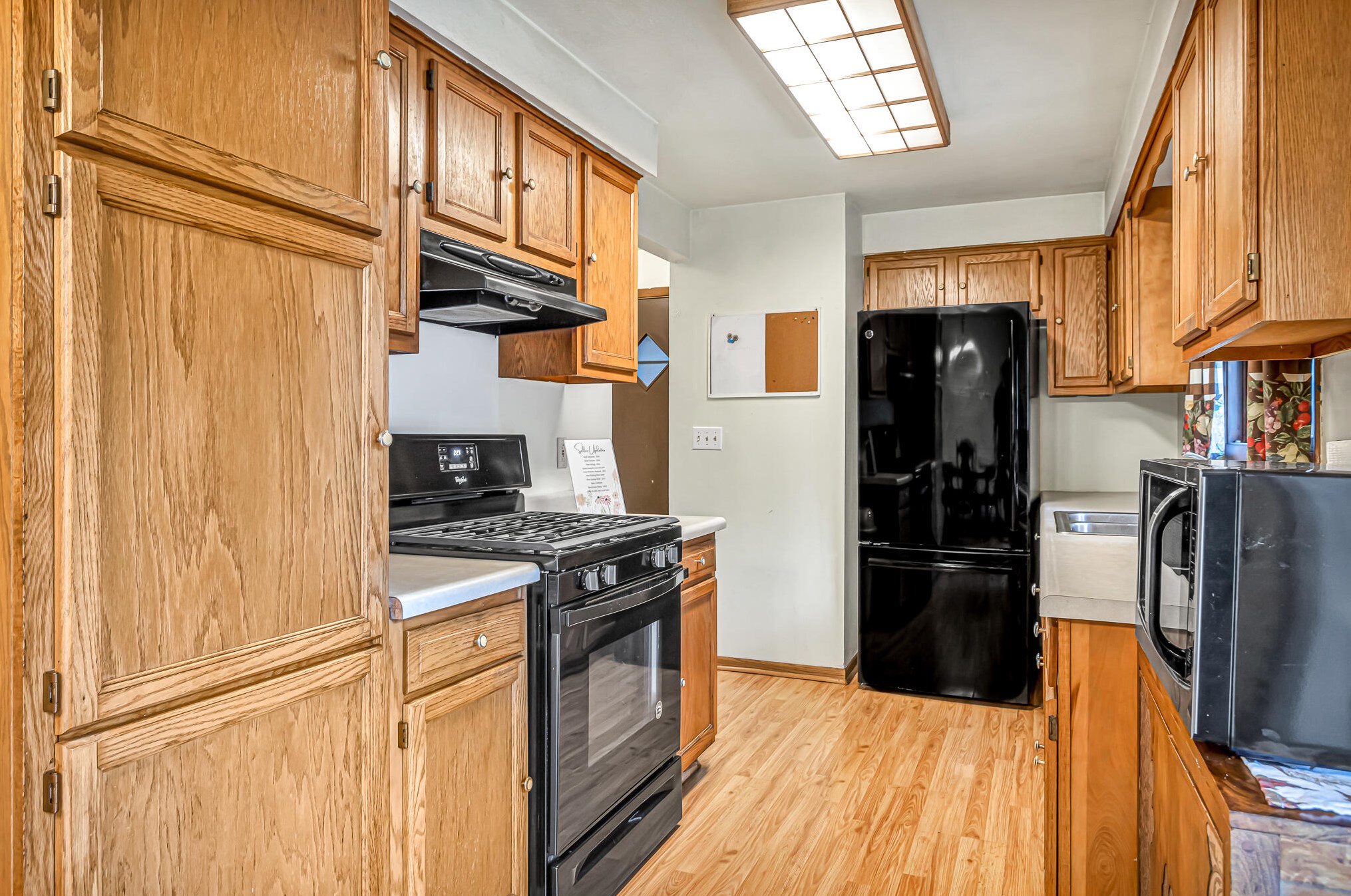 1242 Camelot Blvd, Sheboygan, WI 53081-7620