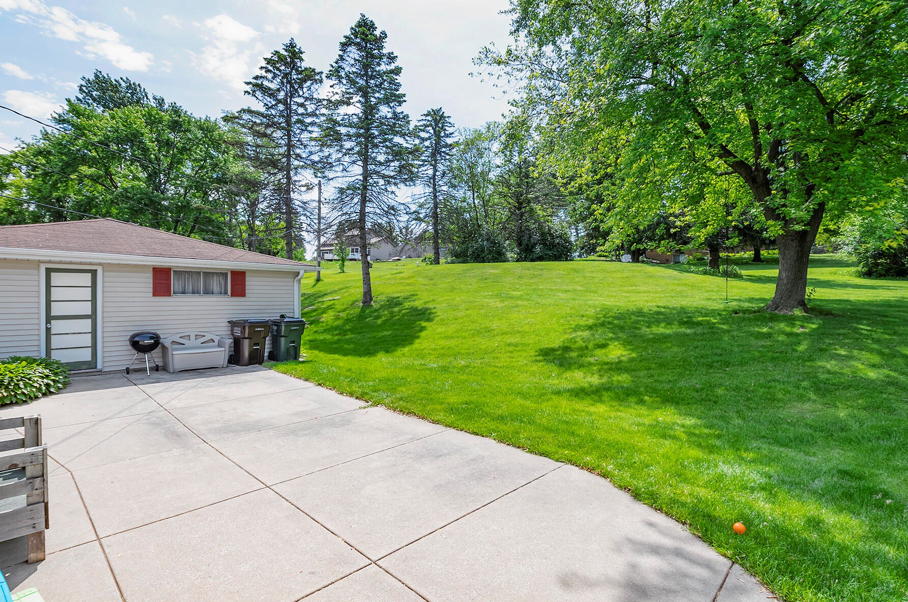 18265 W Thornapple Ln, Waukesha, WI 53146