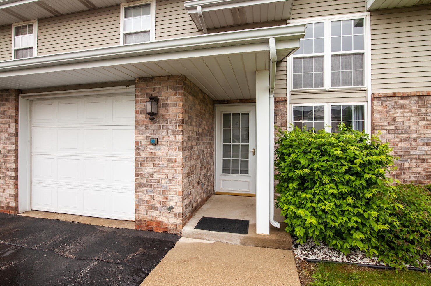 659 Westfield Way, Pewaukee WI  53072-6500 exterior