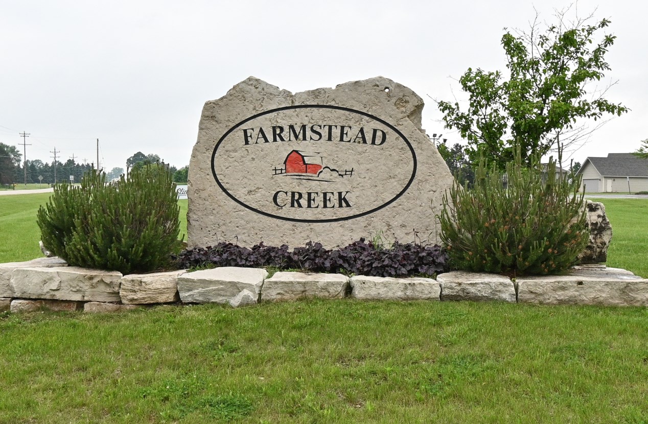 620 Spur Rd, Slinger WI  53086-9293 exterior