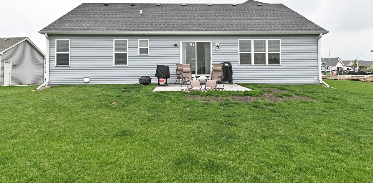 620 Spur Rd, Slinger WI  53086-9293 exterior