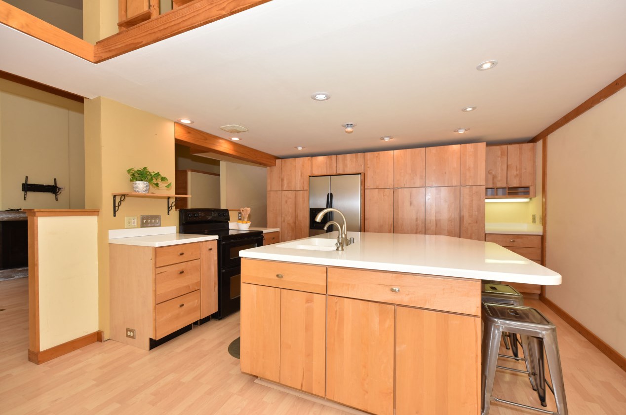 12842 N Colony Dr, Thiensville, WI 53097